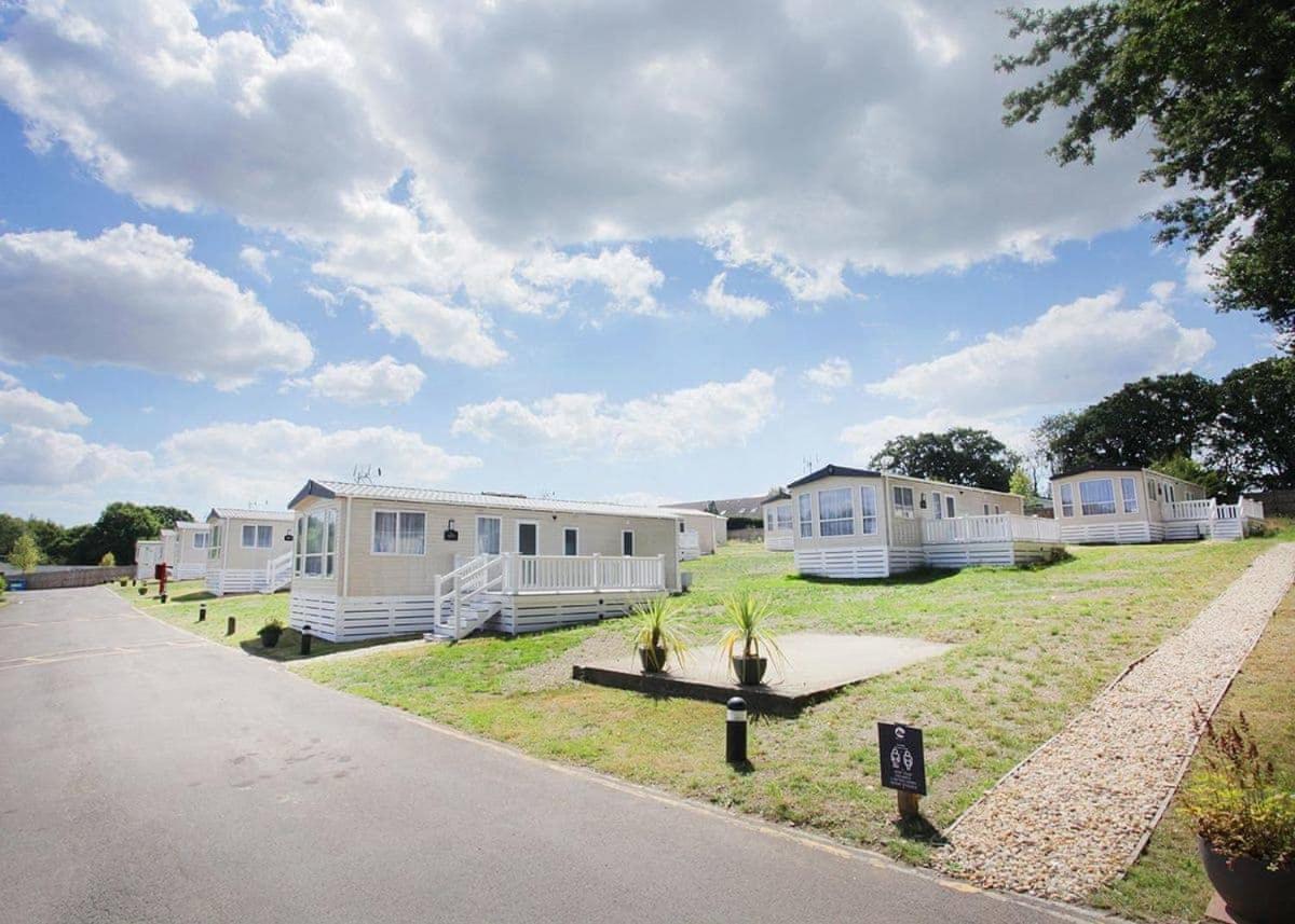 Mercury Yacht Harbour And Holiday Park Lower Swanwick Exterior photo